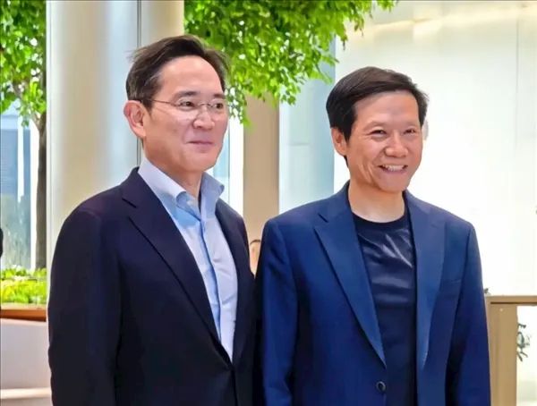 ；传特斯拉暂停推送FSD试用功能；传商汤联创徐冰将辞职澄清丨雷峰早报龙8体育余承东回应华为PuraX定价：情商比较低大家抓住把柄猛骂我(图1)
